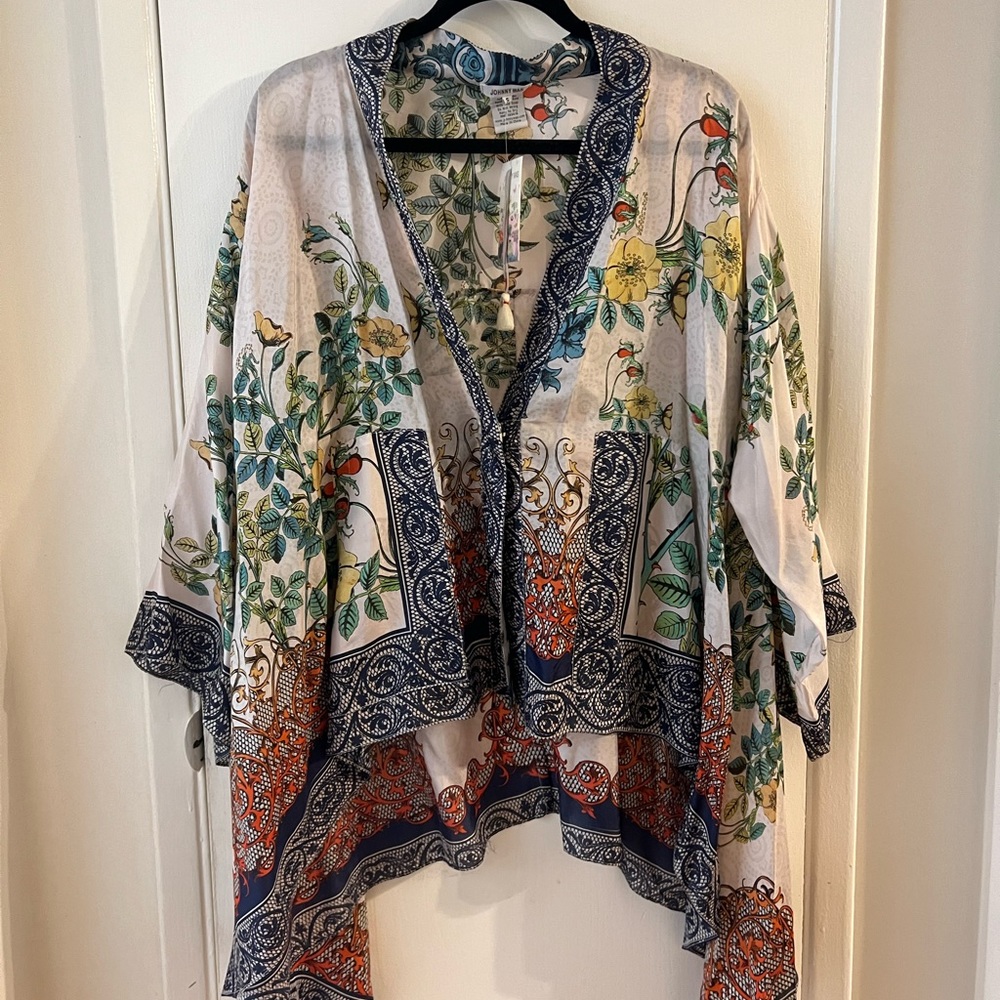 Johnny Was short silk kimono with pockets. #johnnywas #silk #kimono